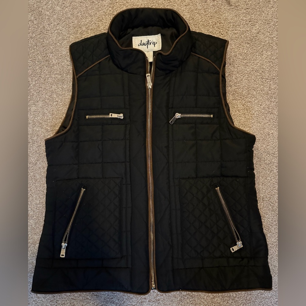Daytrip Women's Black Quilted Vest with Brown Trim